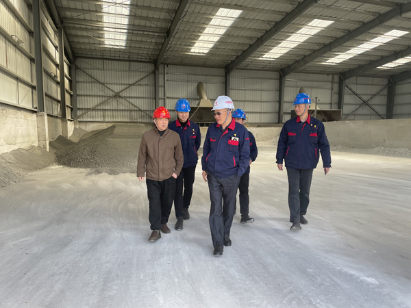 股份公司黨委委員、副總經(jīng)理劉道昆到建材公司調研