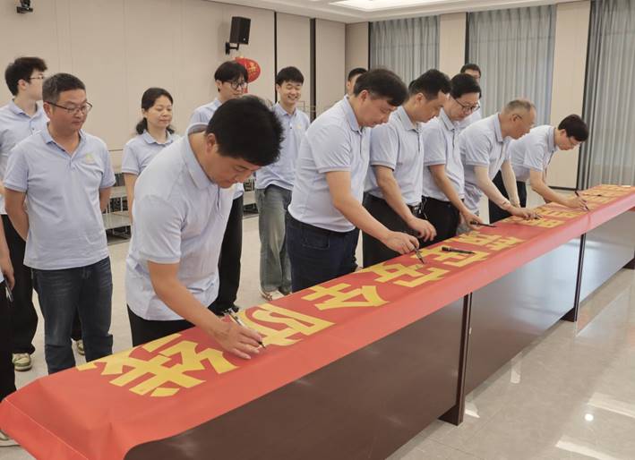 公司開展“安全生產(chǎn)月”安全承諾簽名活動