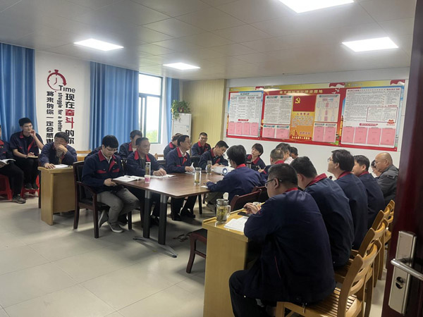 王伍升到建材研究室、建材公司調(diào)研