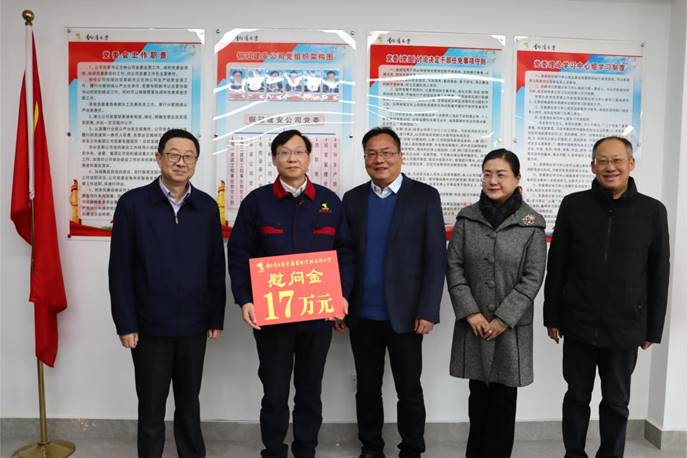 蔣培進(jìn)到銅冠建安慰問困難職工并調(diào)研 蔣培進(jìn)到銅冠建安慰問困難職工并調(diào)研